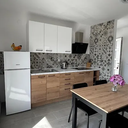 Ljubomir Apartment *