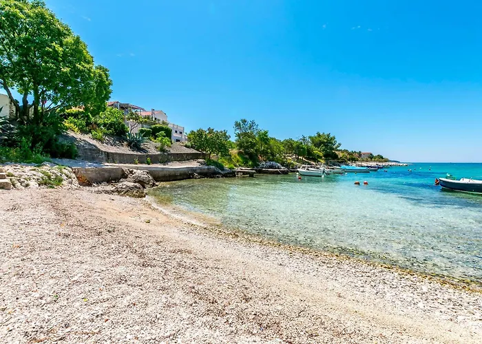 Ljubomir アパート *